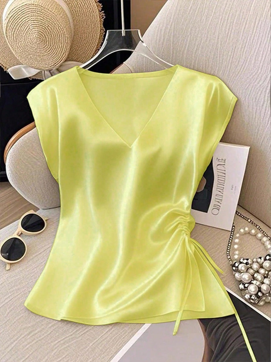 Casual dames top met V-hals en verstelbare zoom, perfect voor een relaxte zomerlook. Comfortabele mouwloze kleding.
