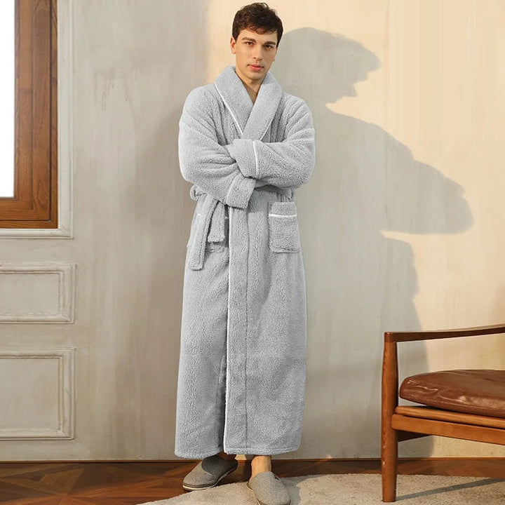 Heren winter badjas van zacht fleece met omslagkraag, perfect voor thuis comfort en loungewear.