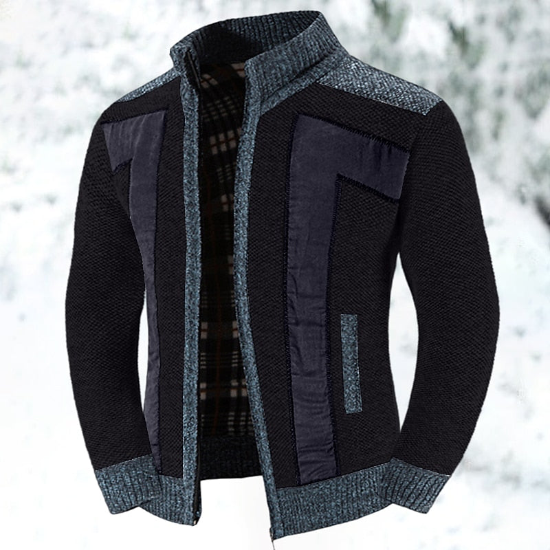 Detailopname van een marineblauw heren vest met ritssluiting, voorzien van zachte wollenlook textuur.