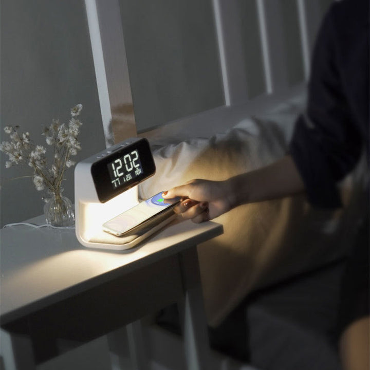 Elegante bedlamp met LED, draadloos opladen, wekker en touch control voor elke moderne slaapkamer.