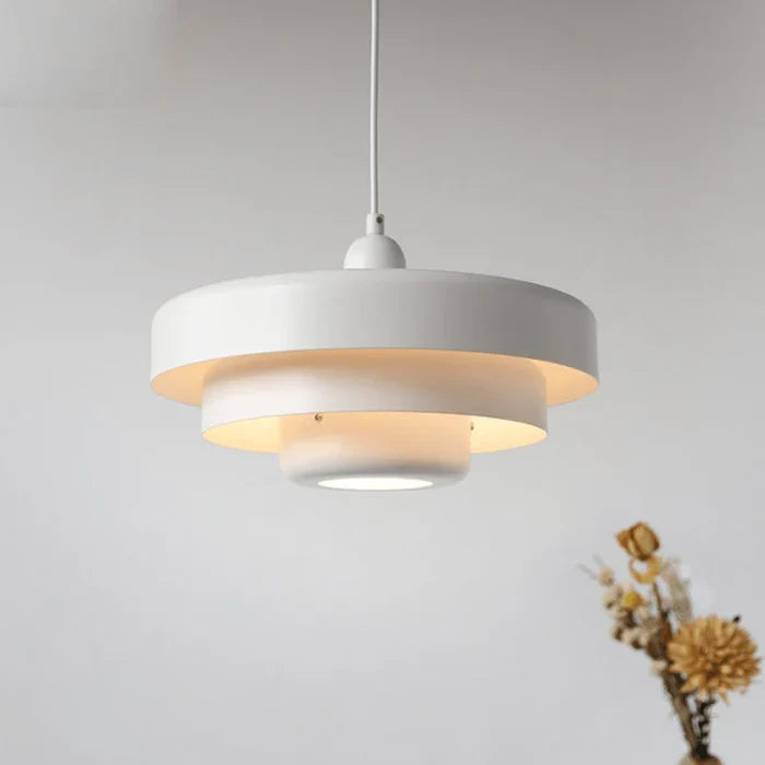 Stijlvolle TimelessGlow plafondlamp die perfect past bij zowel retro als hedendaags interieur.