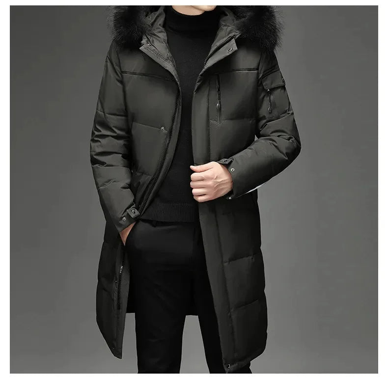 Detail van de capuchon en kraag op de heren parka winterjas