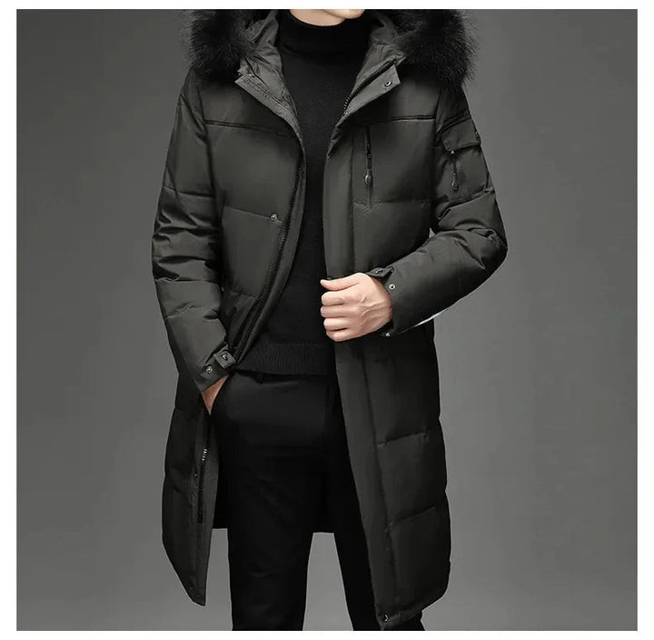 Detail van de capuchon en kraag op de heren parka winterjas