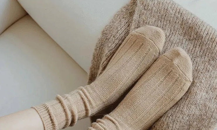 Beige luxe dames wintersokken, stijlvol en heerlijk warm. Ideaal voor ontspanning.