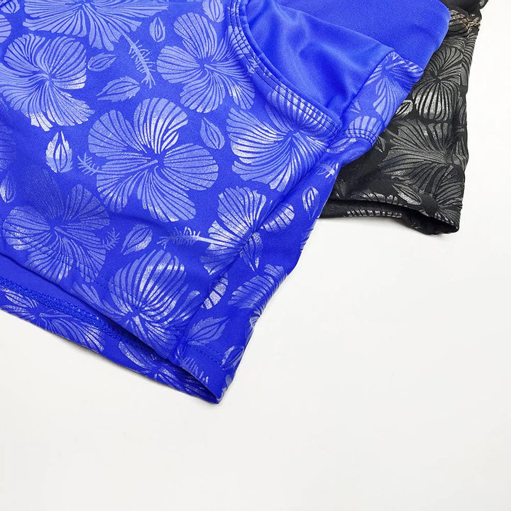 Trendy heren zwembroek kort en strak voor een actieve vakantie aan het strand