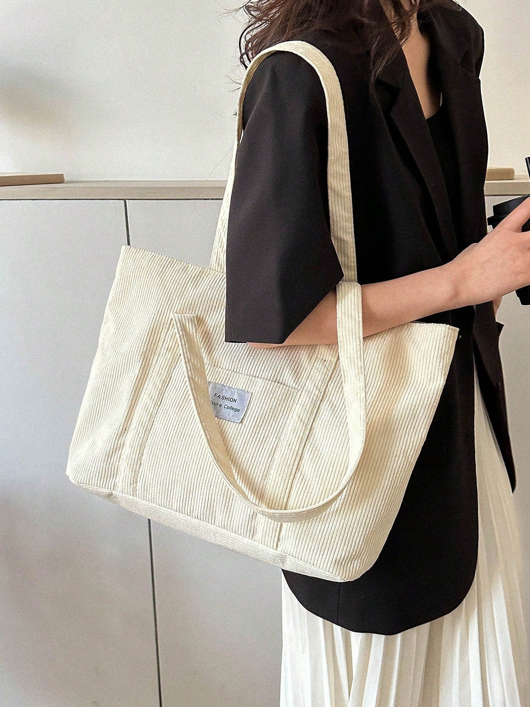 Retro grote totebag voor dames, veelzijdig als schoudertas. Perfect voor school, werk en vrije tijd.