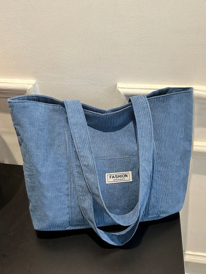 Grote dames tas, een ruime totebag die dient als schoudertas voor school en werk. Modieus en functioneel.