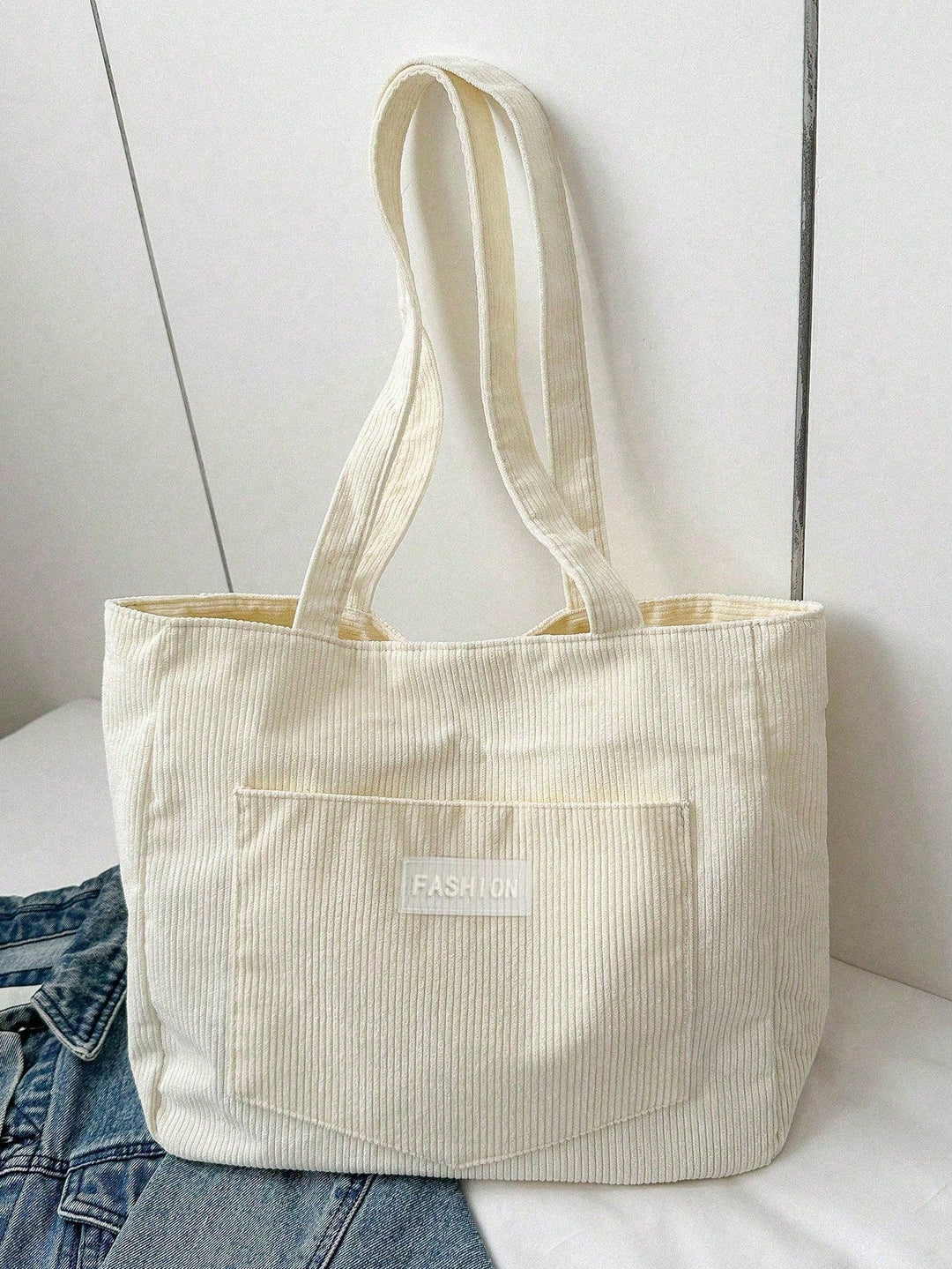 Veelzijdige grote totebag voor dames. Ideaal als casual schoudertas, schooltas of werktas.
