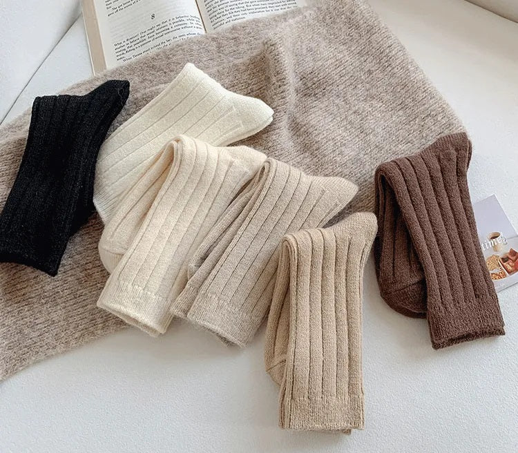 Luxe lange dames wintersokken, trendy design en ultra warm. Hoogwaardige kwaliteit.