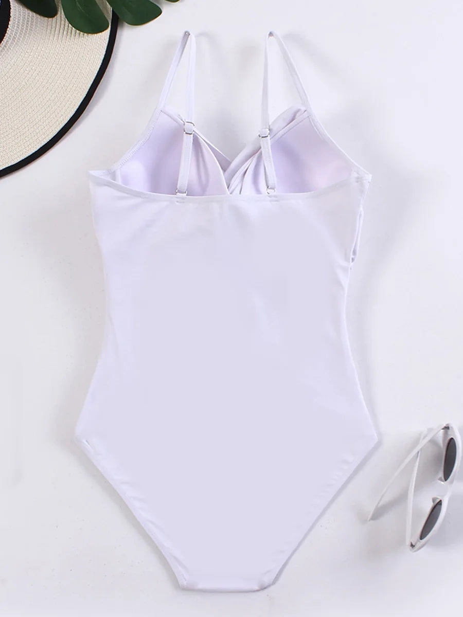 Jouw comfortabele plus-size dames badpak. Trendy zwemkleding en stijlvolle strandmode in grote maten.