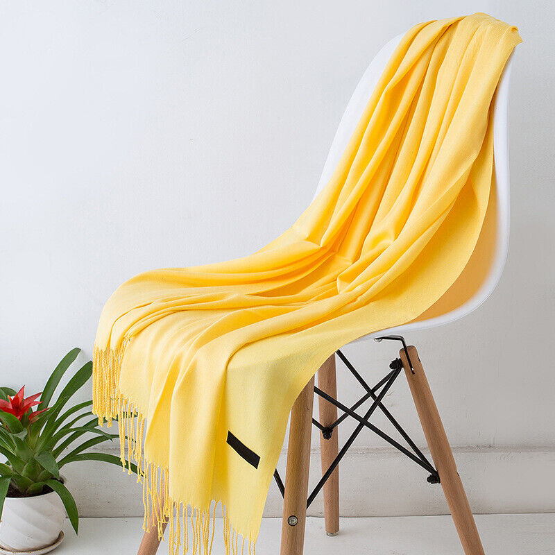 Cadeau tip: prachtig opgevouwen lange sjaal voor dames met comfortabele pasvorm.