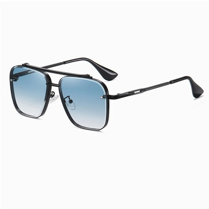 Heren zonnebril met groot, stijlvol montuur en kleurverloop glazen. Trendy mannen accessoire voor luxe oogbescherming.