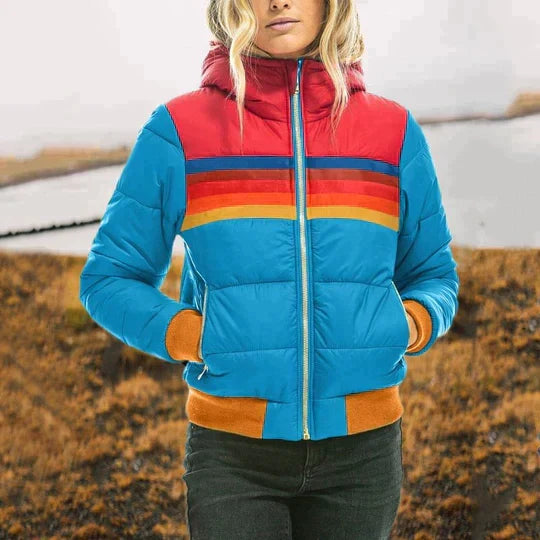Trendy warme damesjas met capuchon voor outdoor activiteiten, perfect voor de winter mode.