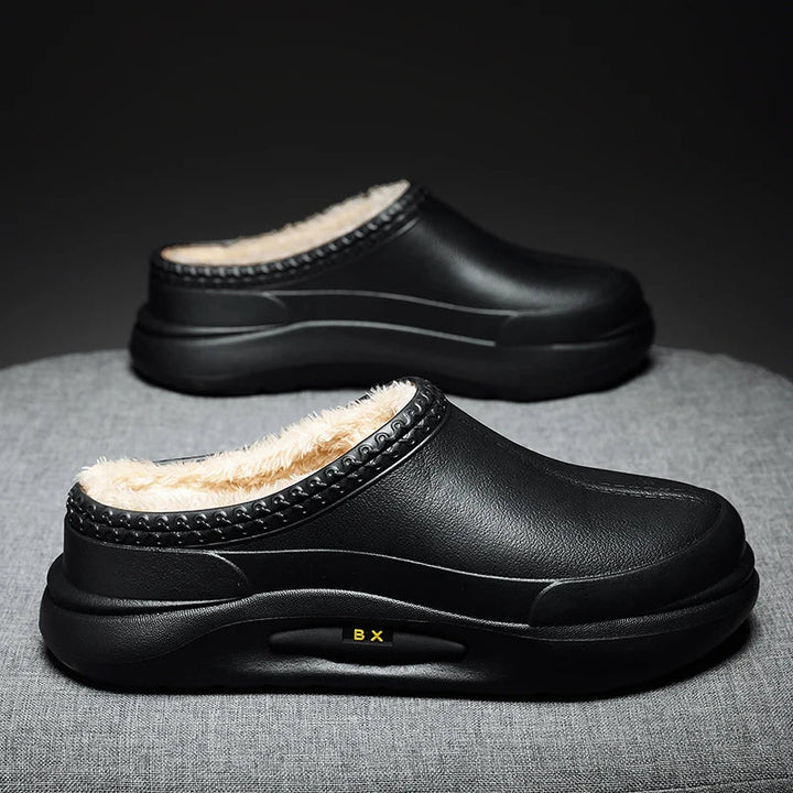 Duurzame zool van zwarte gevoerde tuinklompen voor heren, ideale buitenschoenen