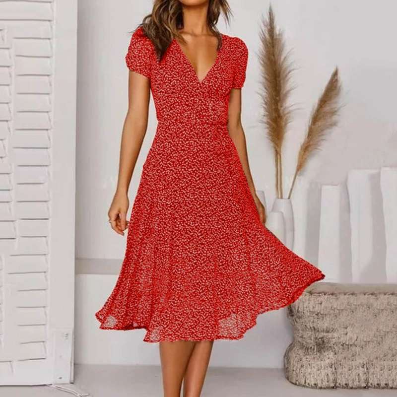 Luchtige dames zomerjurk met bloemenprint en V-hals. Perfect voor een casual dag of een zomerse party.