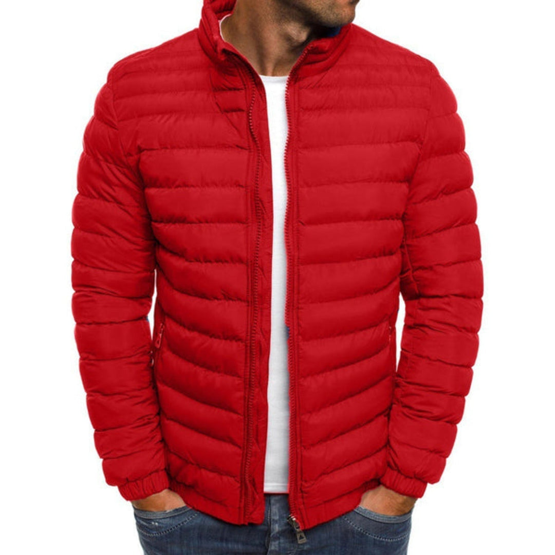Stijlvol heren donsjack, ideaal voor winterse dagen. Warm, waterafstotend en comfortabel.