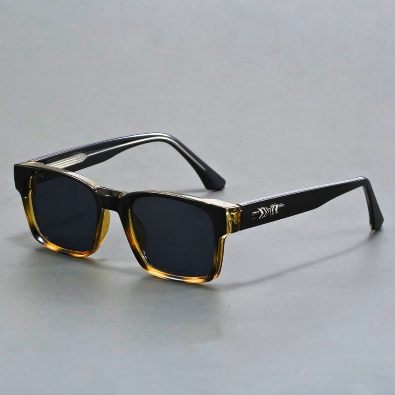 Heren zonnebril met vierkante frames en UV400 bescherming voor optimale oogveiligheid.