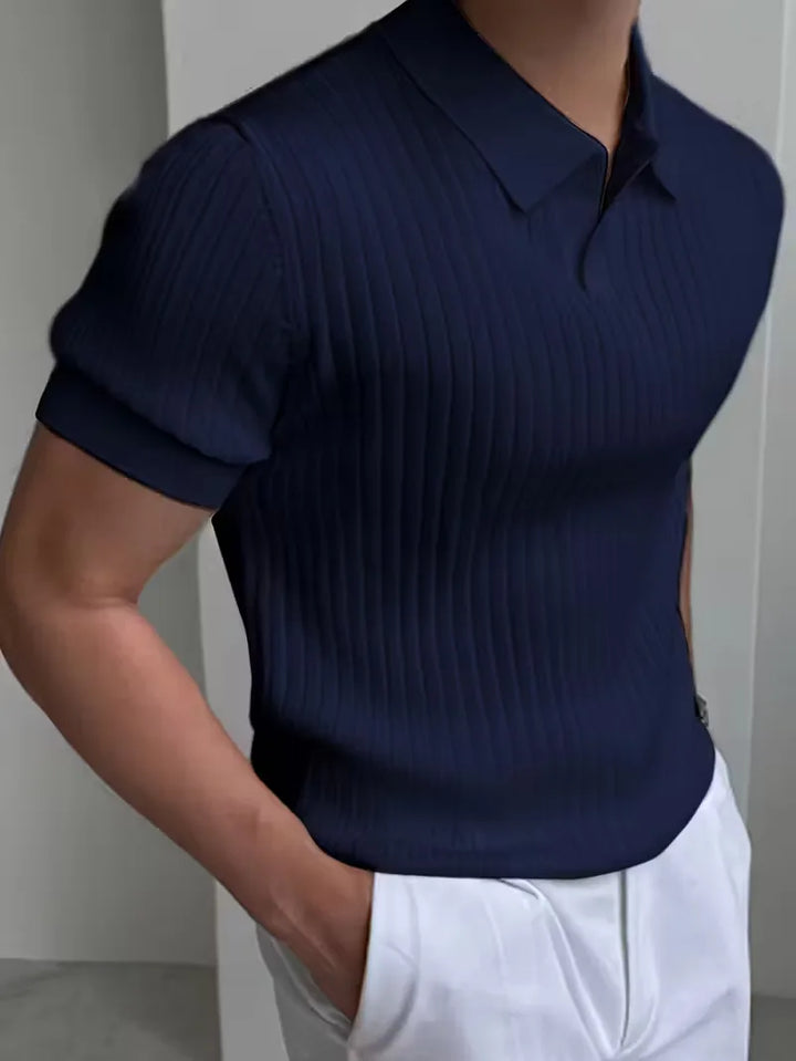 Koffiebrune heren polo met korte mouwen en moderne V-hals