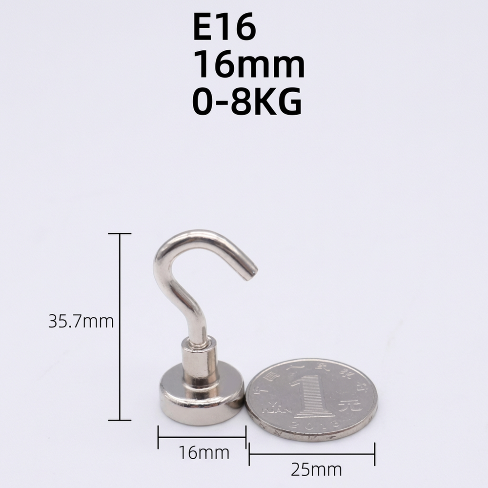 Detailopname van een sterke zilveren metalen magnetische haak, perfect voor ophangen van keukengerei of gereedschap.