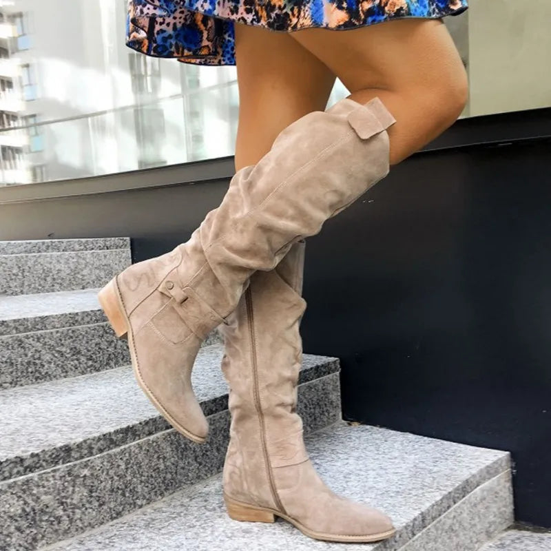 Elegante dames leren laarzen. Tijdloze stijl en comfort, perfect voor modebewuste vrouwen. Ideale winterlaarzen.