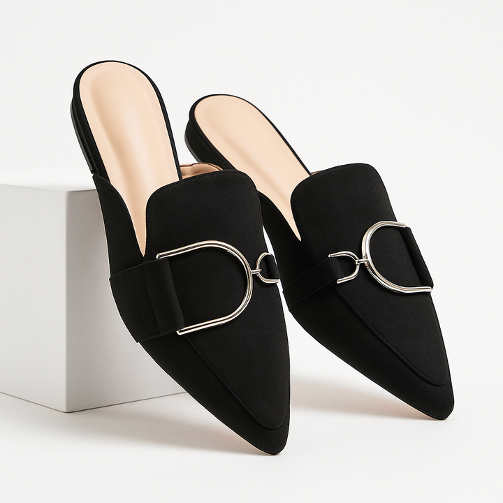 Comfortabele platte instappers met opvallend D-ring accent voor elke outfit