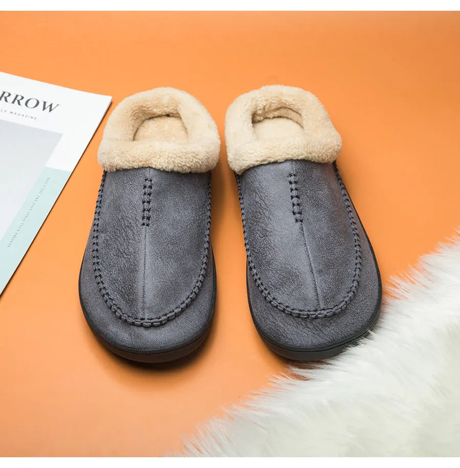 Zachte voering van heren pantoffels, perfecte voetwarmers voor koude ochtenden.