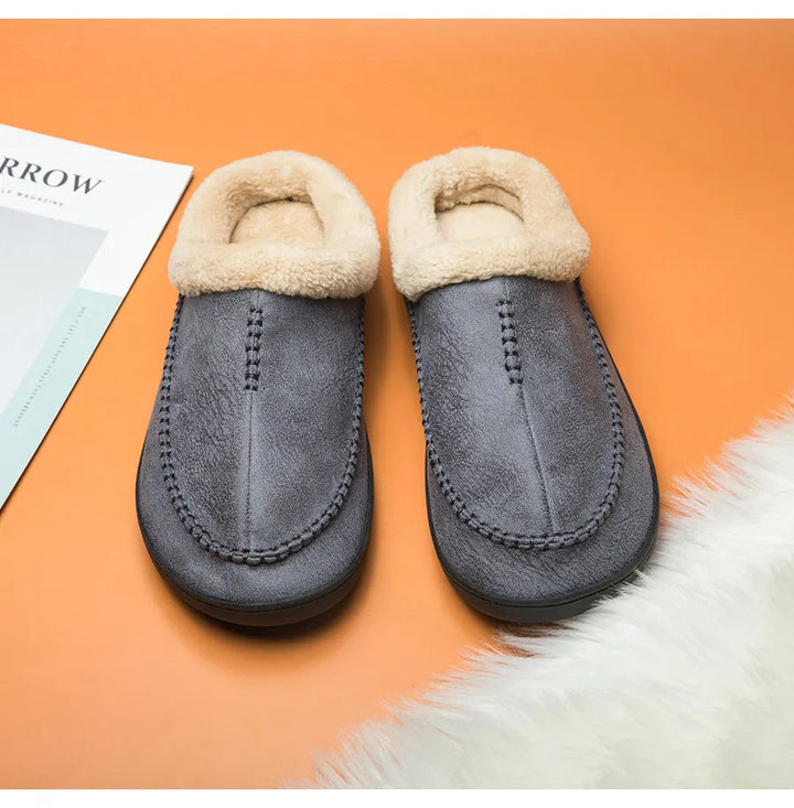 Zachte voering van heren pantoffels, perfecte voetwarmers voor koude ochtenden.