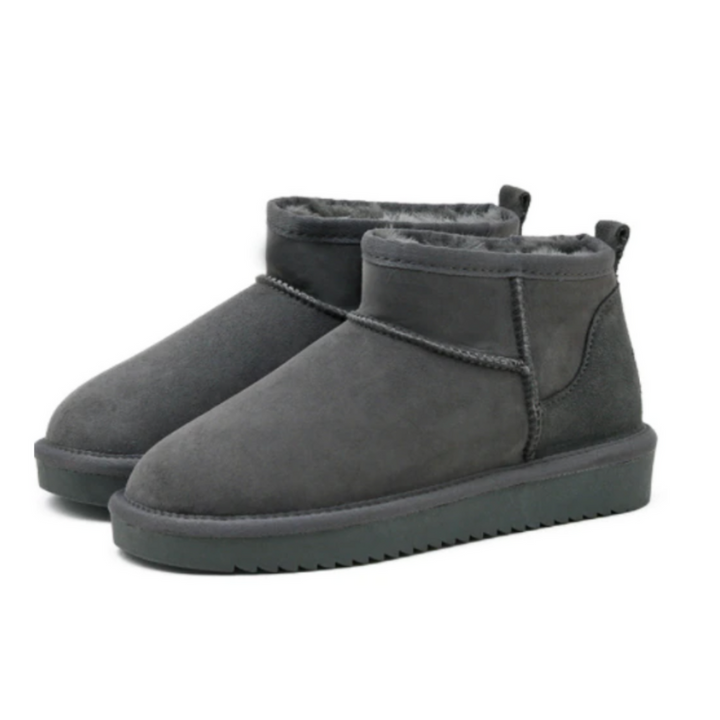 Warme khaki dames winterlaarzen, perfect als comfortabele slip-on schoenen tegen de koude winterdagen.