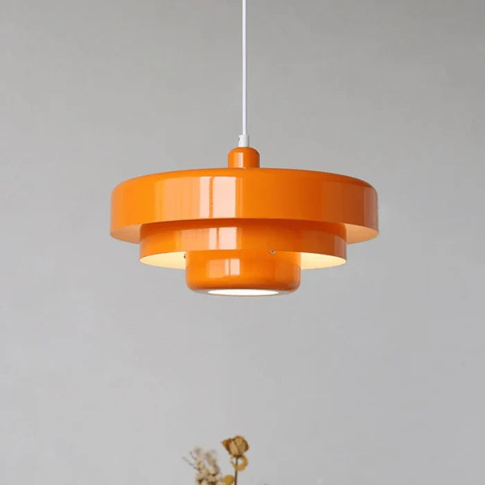 Retro LED plafondlamp, creëert sfeervolle verlichting in de woonkamer of eetkamer.