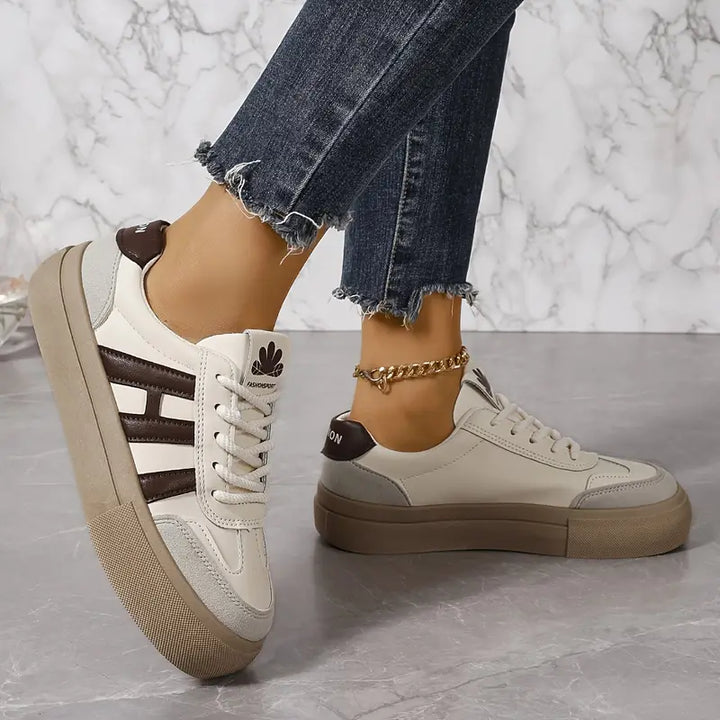Stijlvolle blauw-bruine dames sneakers voor een casual sportieve look