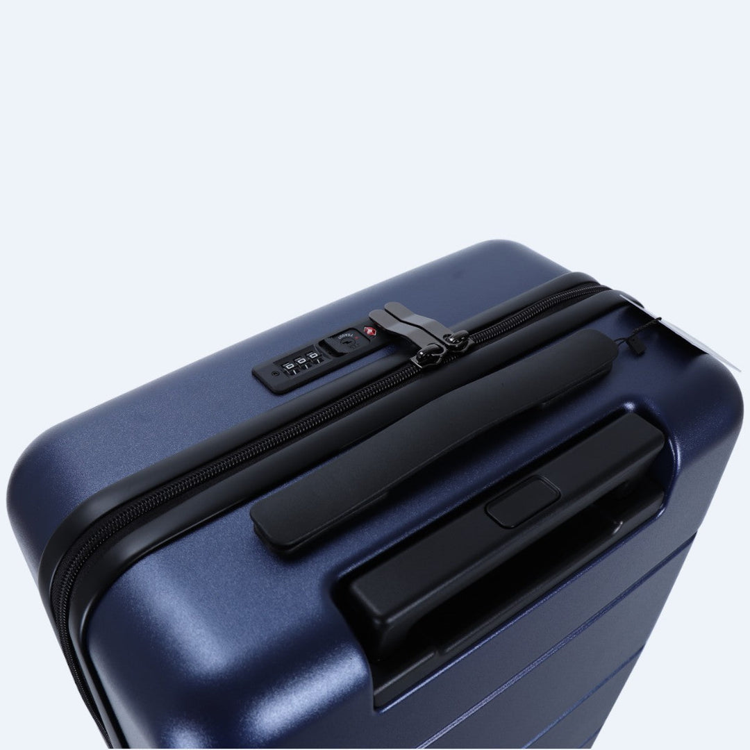 De Atlas Explorer collectie: drie hardcase koffers voor diverse reisbehoeften, compleet en duurzaam.