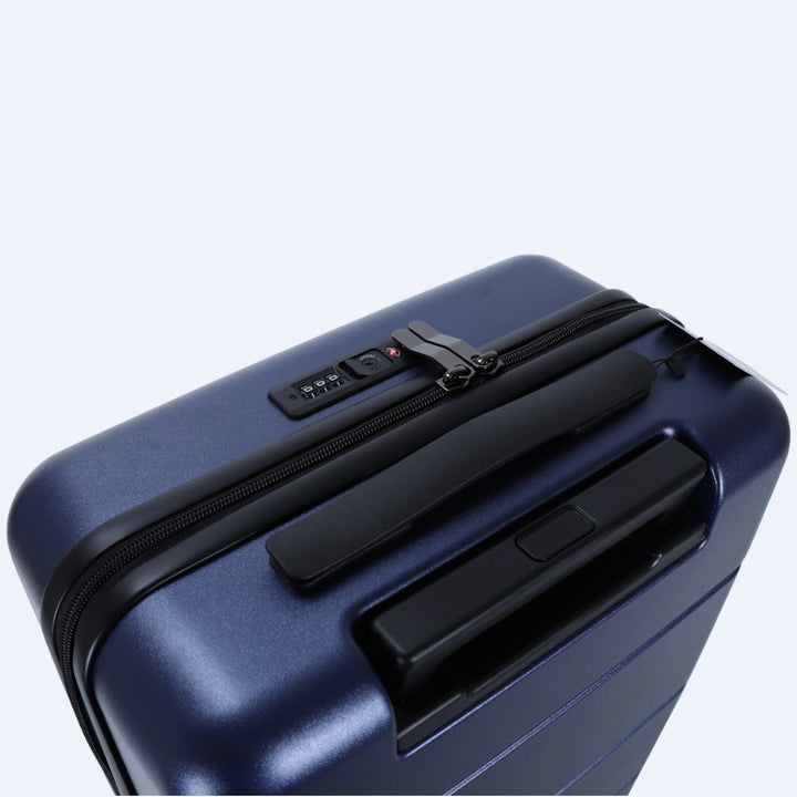 De Atlas Explorer collectie: drie hardcase koffers voor diverse reisbehoeften, compleet en duurzaam.