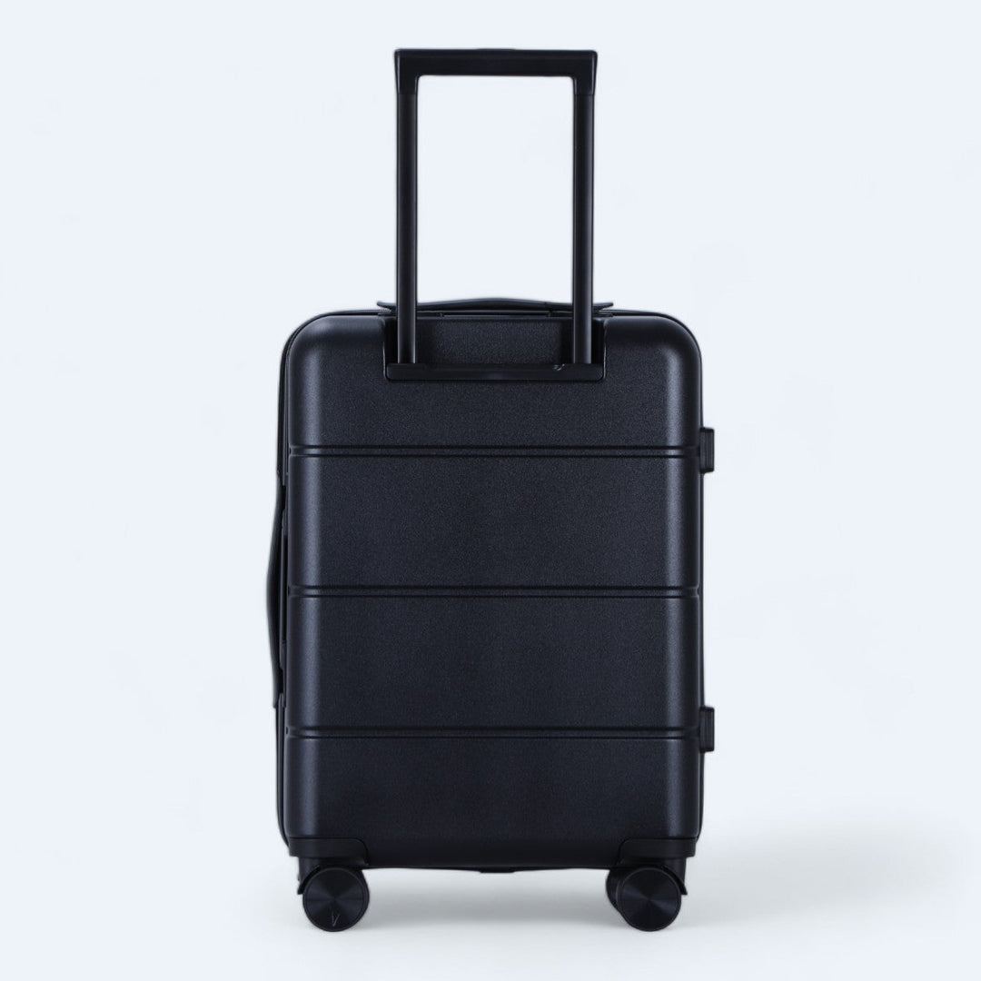 Compacte handbagage koffer Atlas Explorer, hard en duurzaam, met veilig cijferslot voor korte trips.