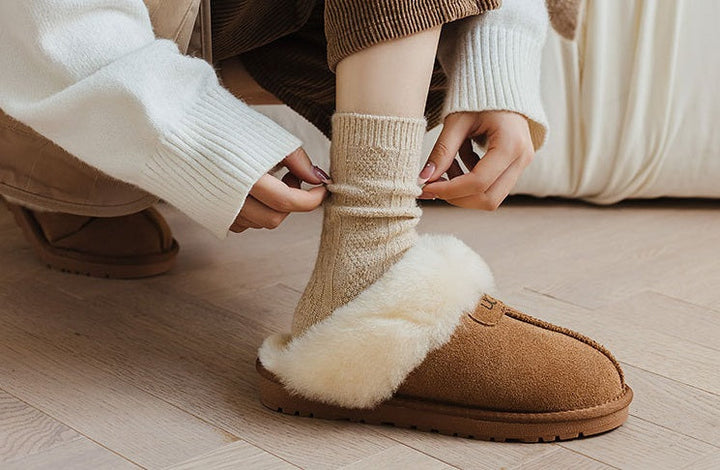 Witte luxe dames wintersokken, trendy en warm, perfect voor ontspanning thuis.