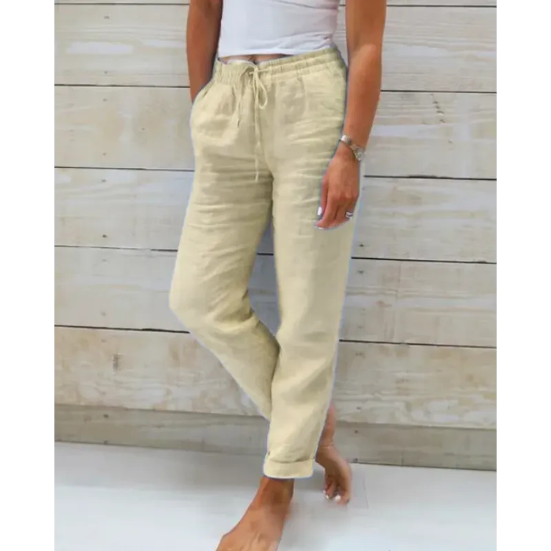 Detailopname van de stof en tailleband van de Emma casual dames broek