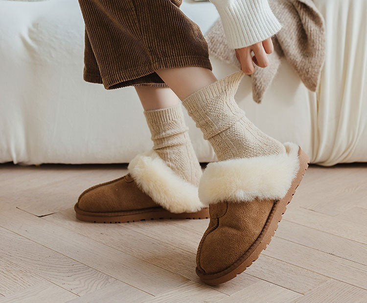 Stapel luxe warme dames wintersokken: wit, beige, bruin, zwart. Comfort en stijl.
