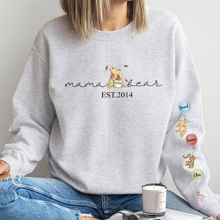 Dames trui met custom opdruk van namen en beertjes, een zacht sweatshirt voor een speciale moeder.