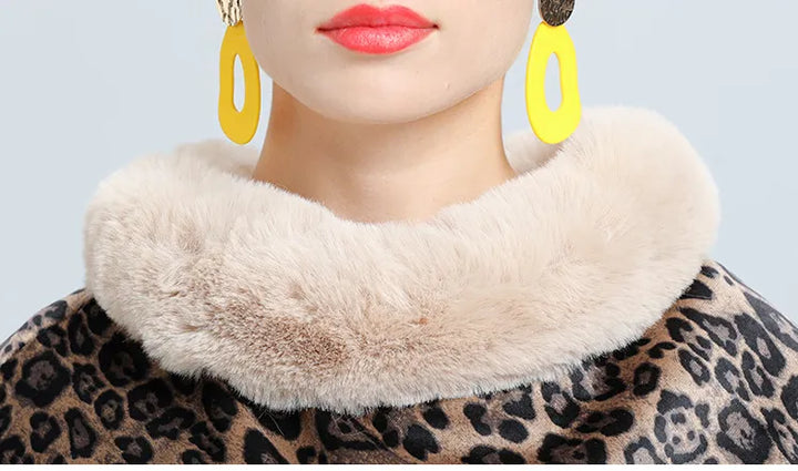 Roze damestrui poncho deken als modieuze winterkleding