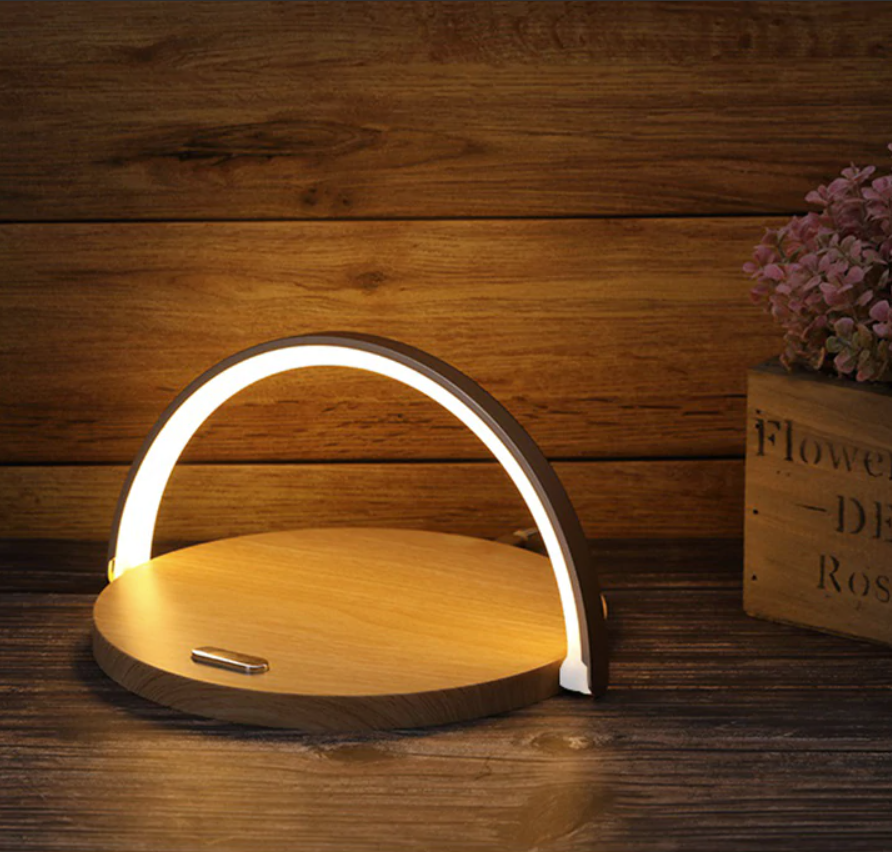 Sfeervolle nachtlamp met Qi draadloos opladen; perfecte combinatie van functie en interieurdesign.
