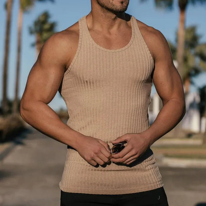 Casual gestreepte heren tanktop, comfortabele zomerkleding voor strand of vrije tijd. Stijlvol en koel.