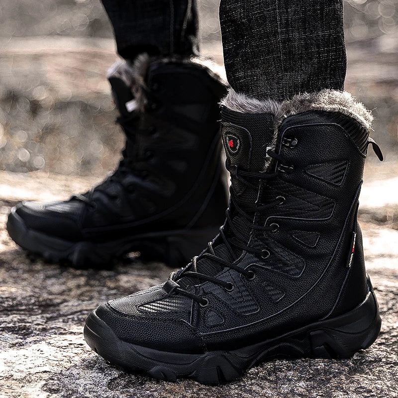 Man draagt stoere zwarte winter snowboots buiten