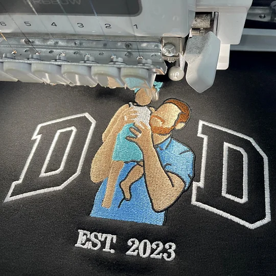 Gepersonaliseerde heren hoodie met foto borduurwerk in stijlvolle beige kleur