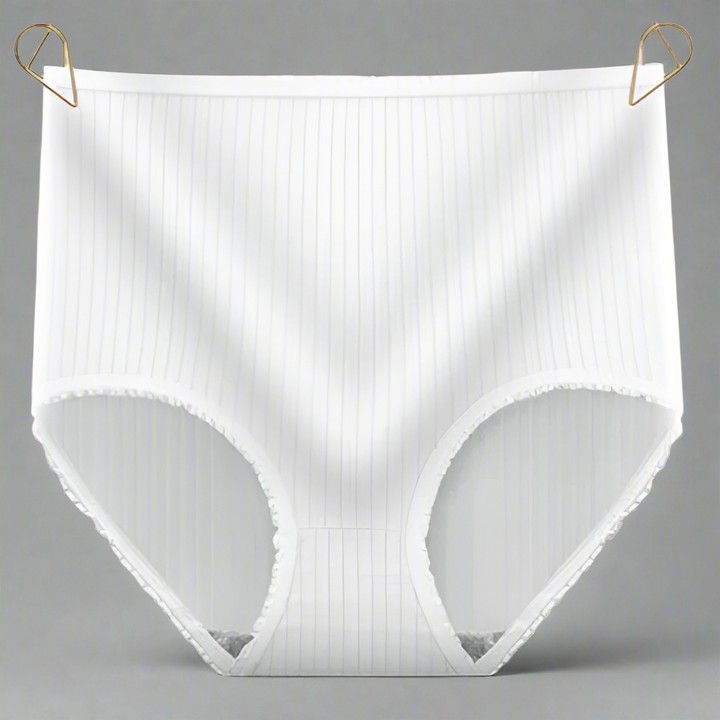 Close-up van de zachte stof en afwerking van de Elina lekvrije damesonderbroek, voor maximaal comfort.