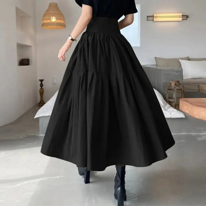 Stijlvolle maxi plooirok voor dames in een lichte kleur, ideaal te combineren voor de zomer.