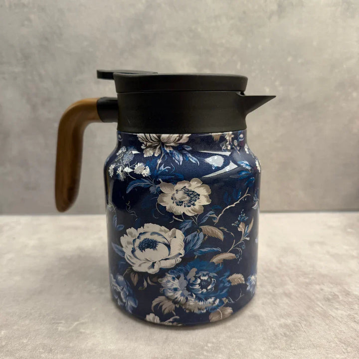 Essentiële theeaccessoire: RVS hotpot theepot met geïntegreerde theezeef en isolatiefunctie.