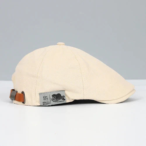 Beige herenbaret met verstelbare gesp en merkdetail