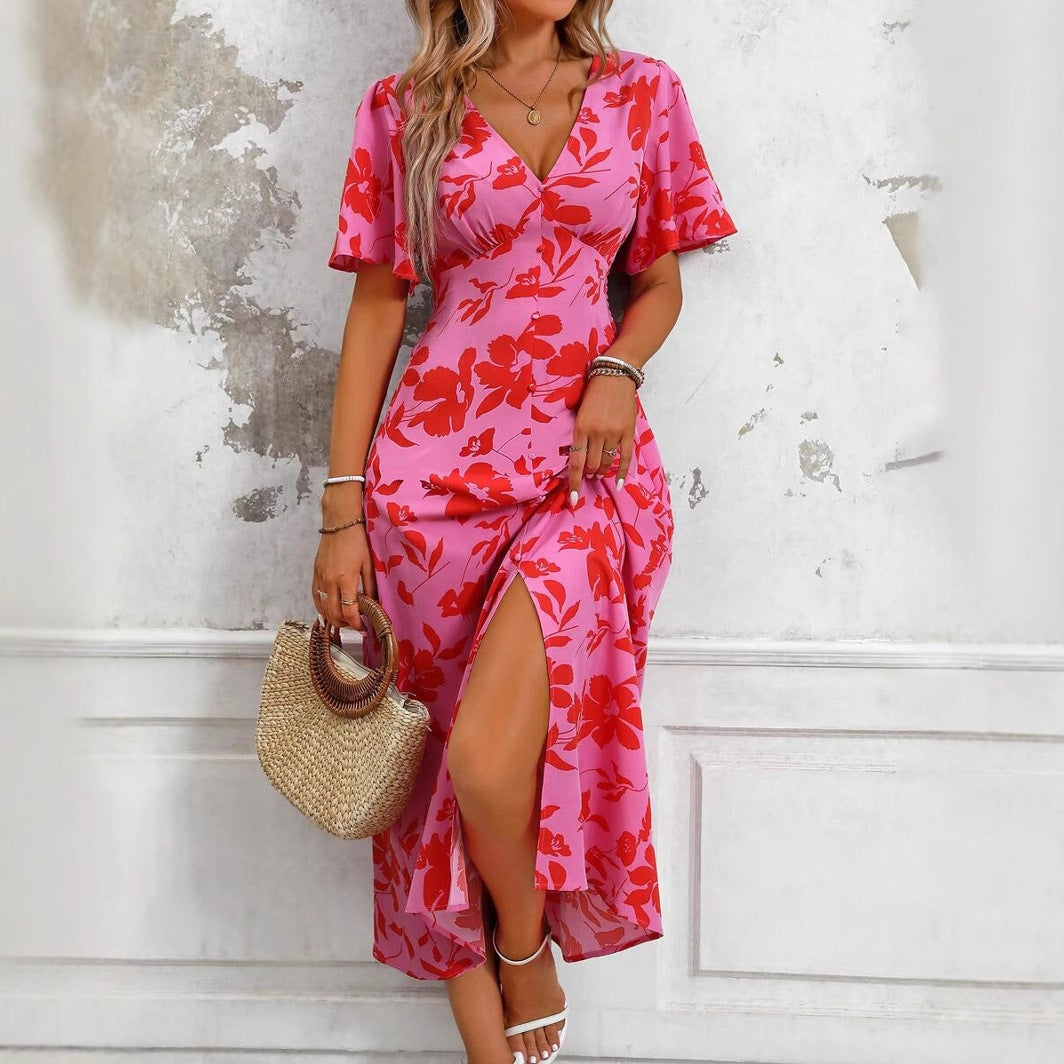 Detailopname van de roze midi bloemenjurk met split voor dames, stijlvolle vrouwenkleding