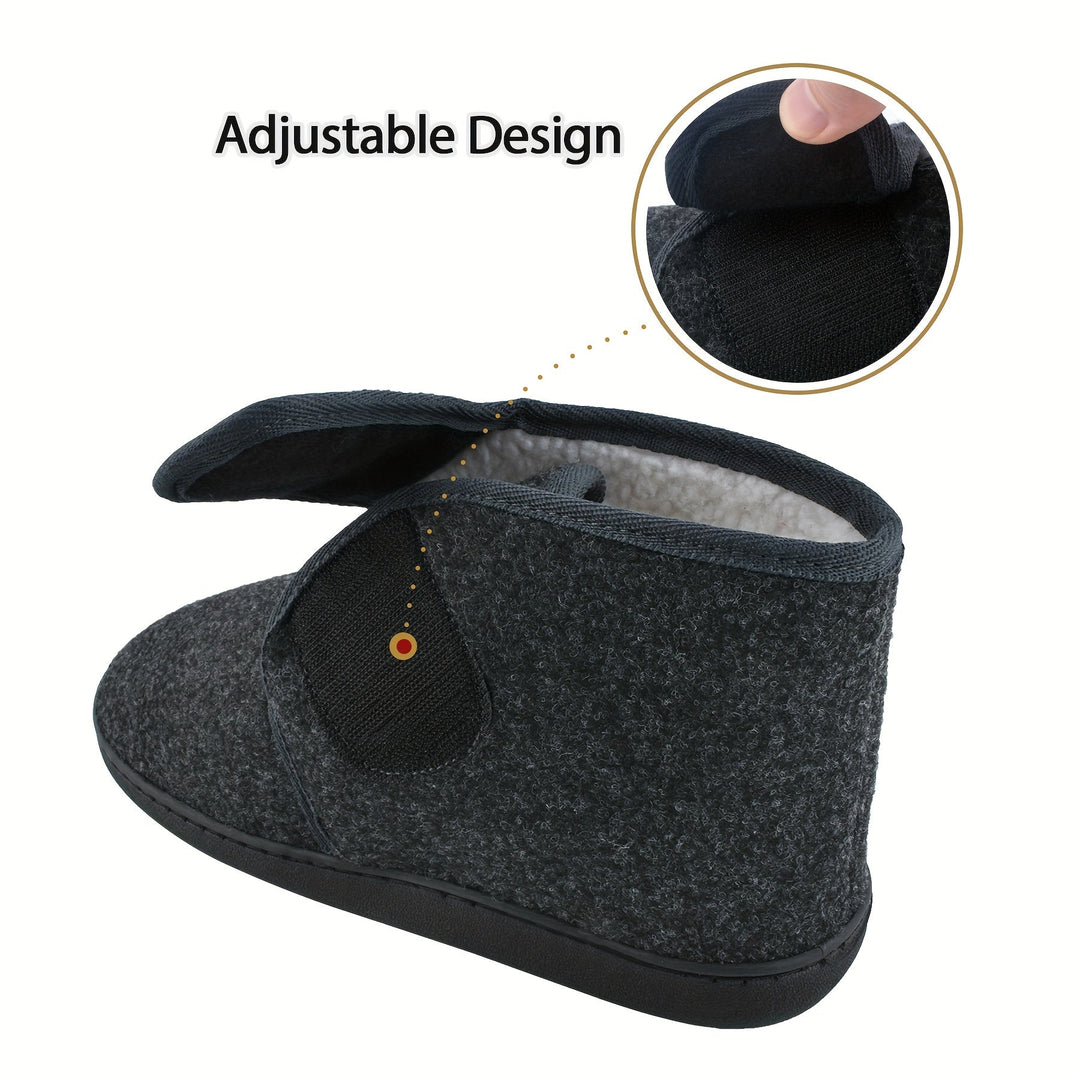Zijaanzicht van een donkergrijze heren pantoffel met geopende klittenbandsluiting, details van de aanpasbare pasvorm.