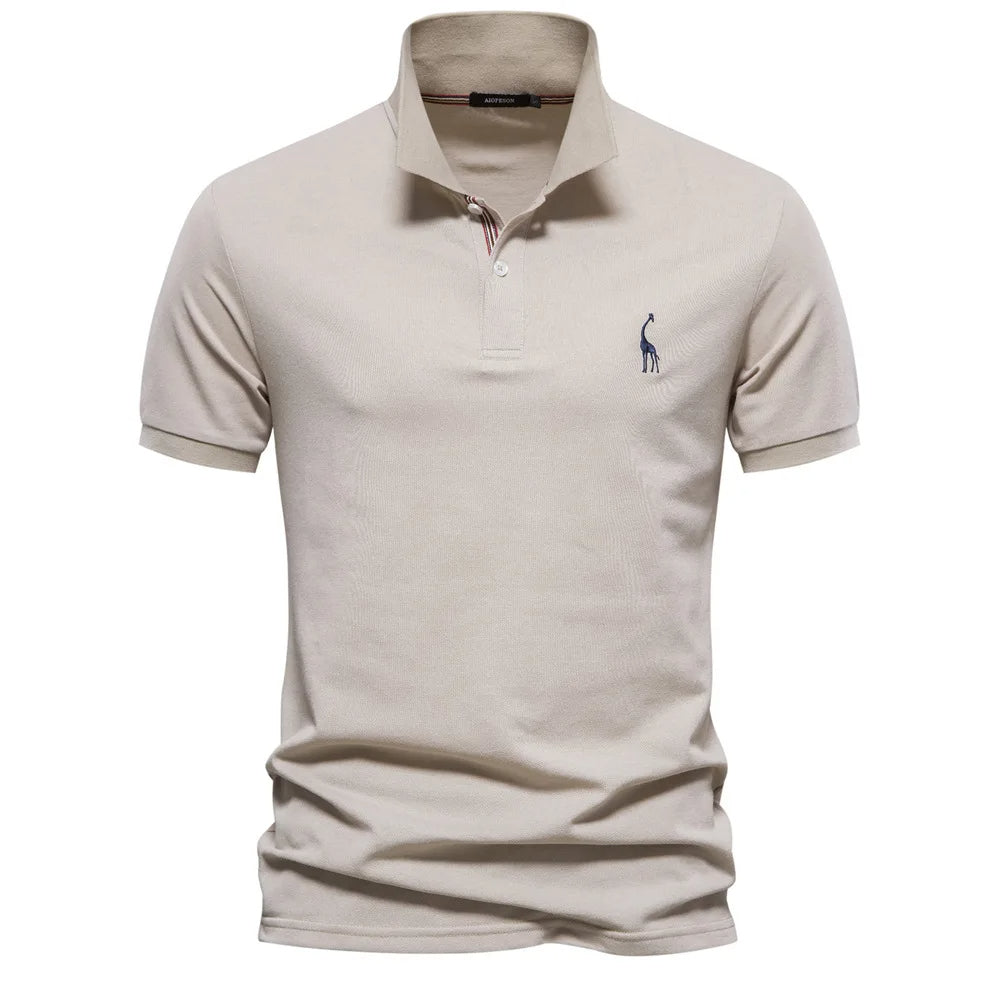 Stijlvolle klassieke polo met borduurwerk, perfect voor zowel casual als geklede gelegenheden.