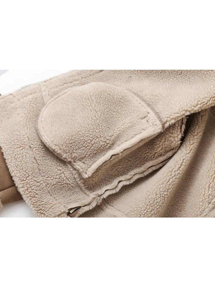 Warme damesjas voor de winter in een klassiek model